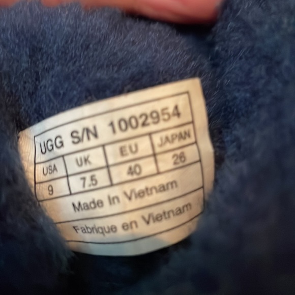 UGG Bailey Bow Boots with Bows in Back - Picture 7 of 8